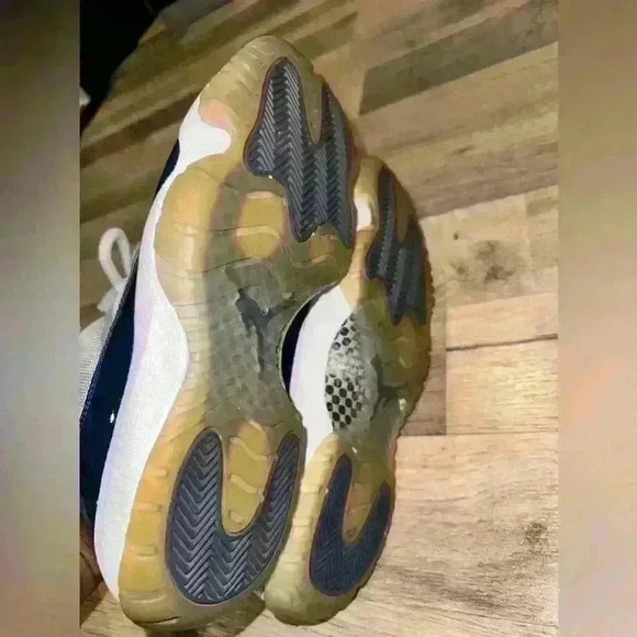 Air Jordan 11 Retro OG  georgetown size 8  no box worn preowned 100% authentic - Picture 5 of 5